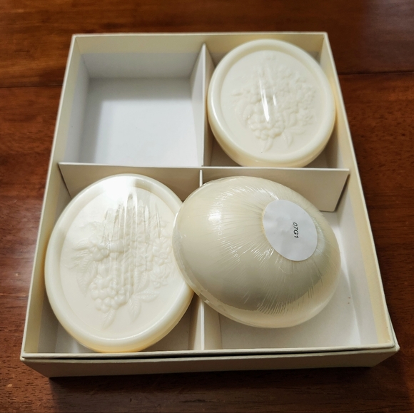 Lily of the Valley Soaps, Net Weight 3 x 5.25 oz, Made in France, - Picture 8 of 10